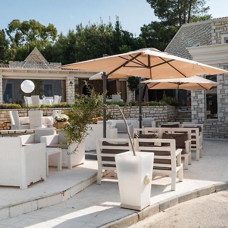 Neptune Sea House - Beachfront Ájosz Szpirídonasz Kültér fotó