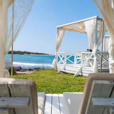 Neptune Sea House - Beachfront Ájosz Szpirídonasz Kültér fotó