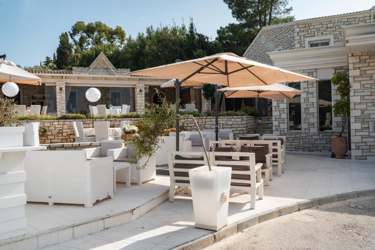 Neptune Sea House - Beachfront Ájosz Szpirídonasz Kültér fotó