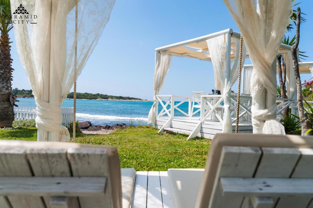 Neptune Sea House - Beachfront Ájosz Szpirídonasz Kültér fotó